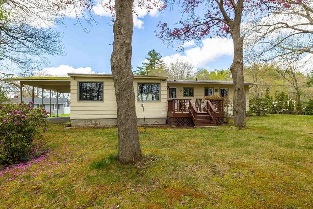 12 Birch Hill Road Hooksett NH 03106
