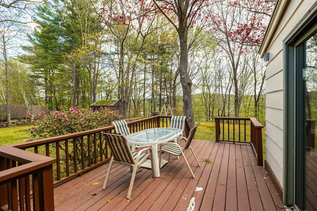 12 Birch Hill Road Hooksett NH 03106