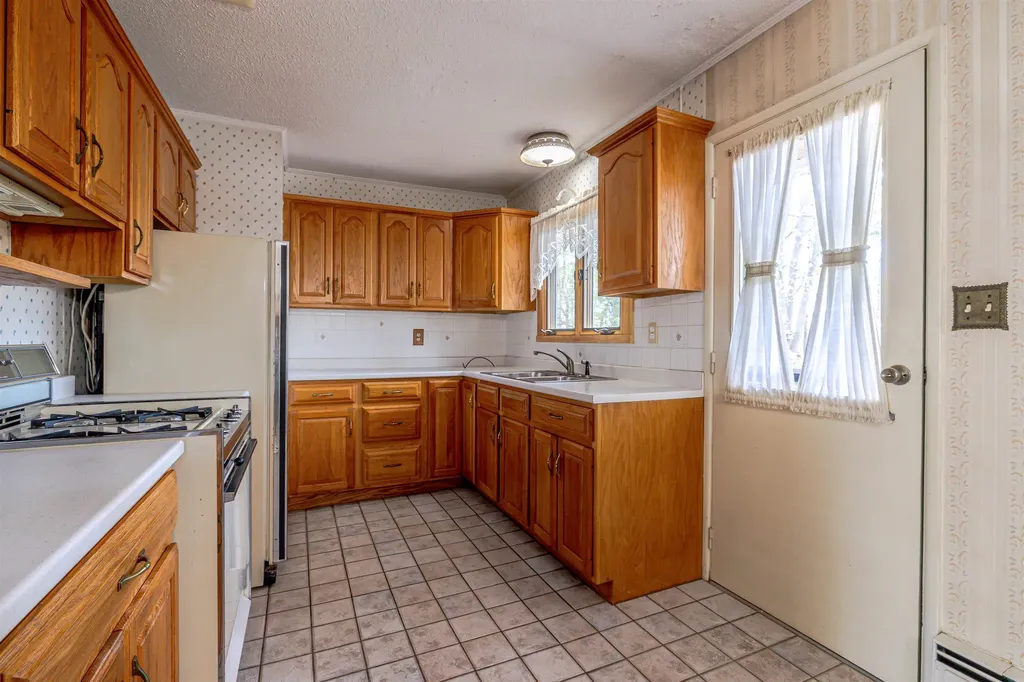 12 Birch Hill Road Hooksett NH 03106
