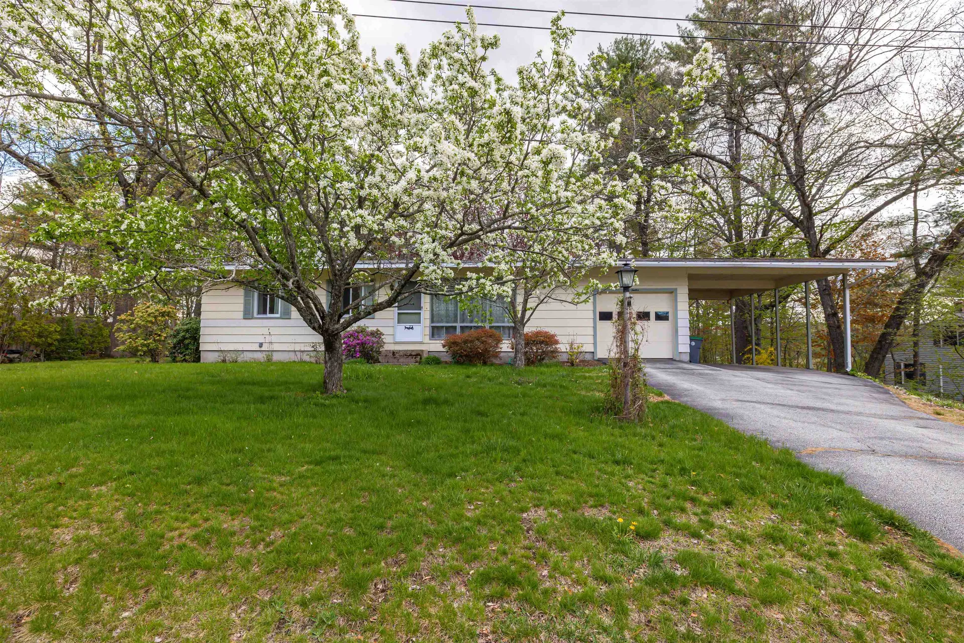 12 Birch Hill Road Hooksett NH 03106