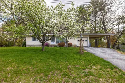 12 Birch Hill Road Hooksett NH 03106