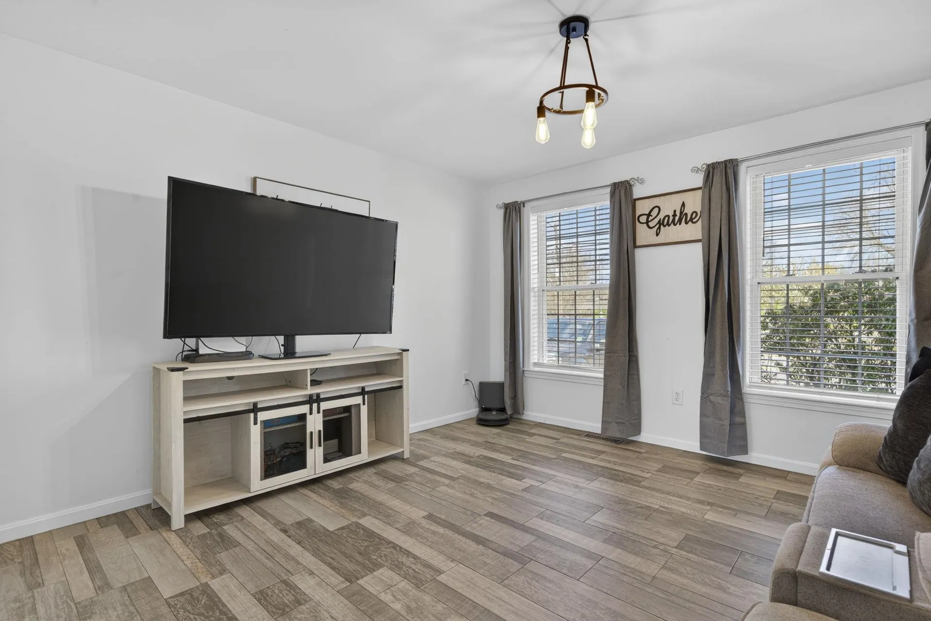 54 Pine Hill Road Nashua NH 03063