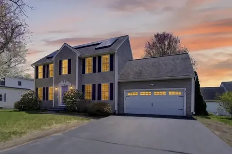 54 Pine Hill Road Nashua NH 03063