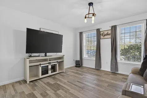 54 Pine Hill Road Nashua NH 03063