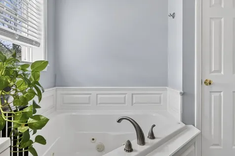 54 Pine Hill Road Nashua NH 03063