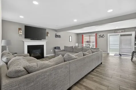 54 Pine Hill Road Nashua NH 03063