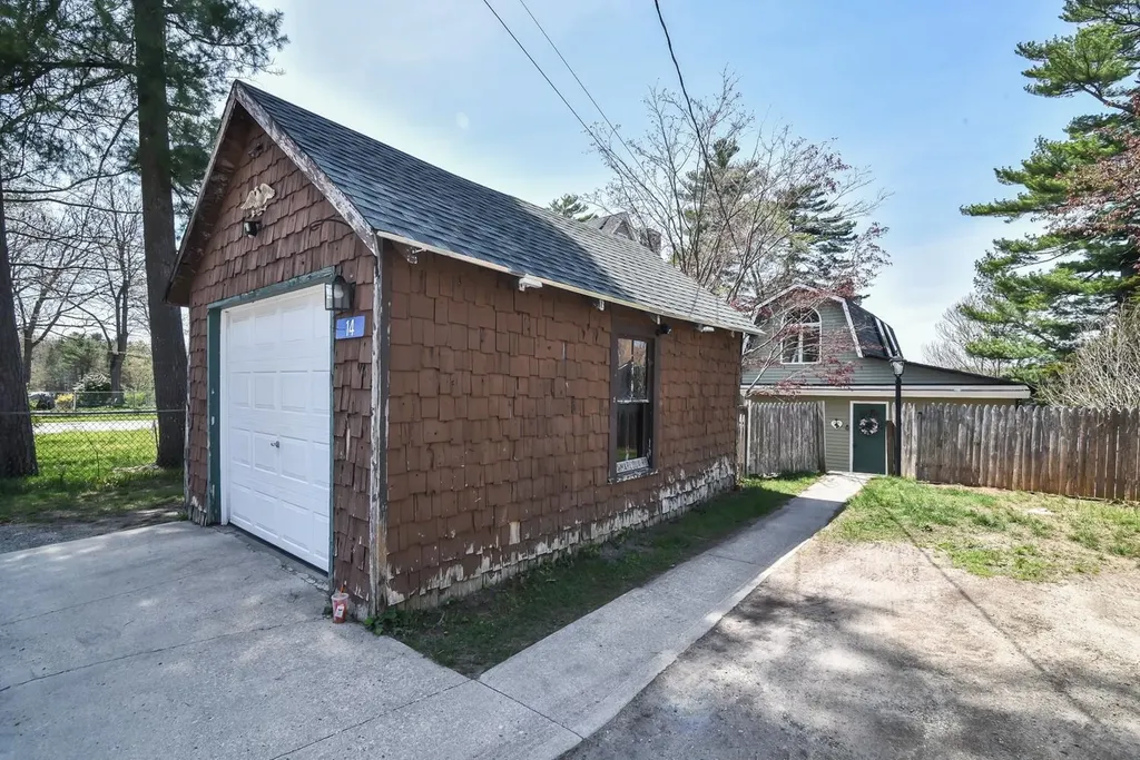 14 Marcoux Road Newton NH 03858