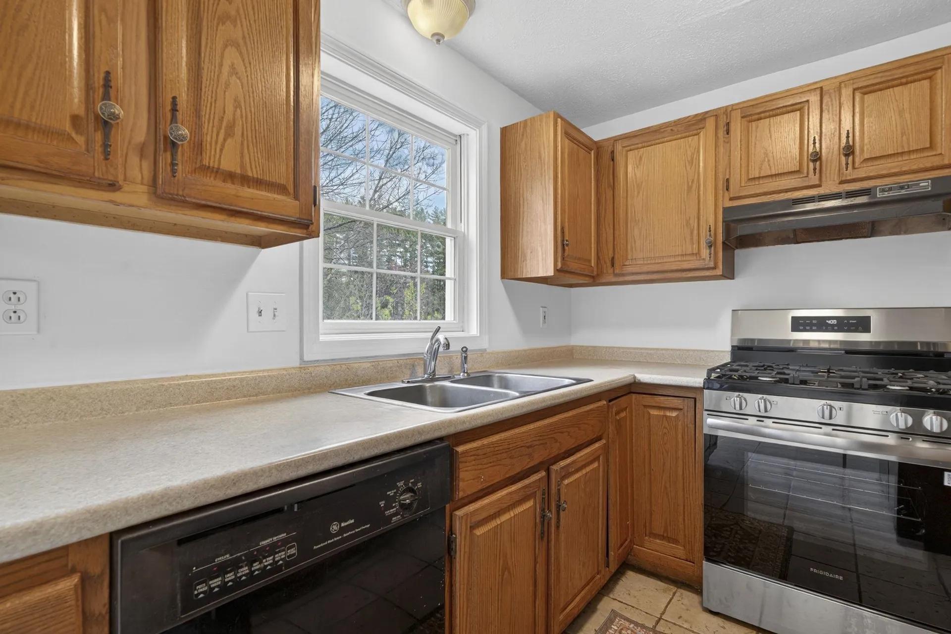 12 Wyndmere Drive Londonderry NH 03053