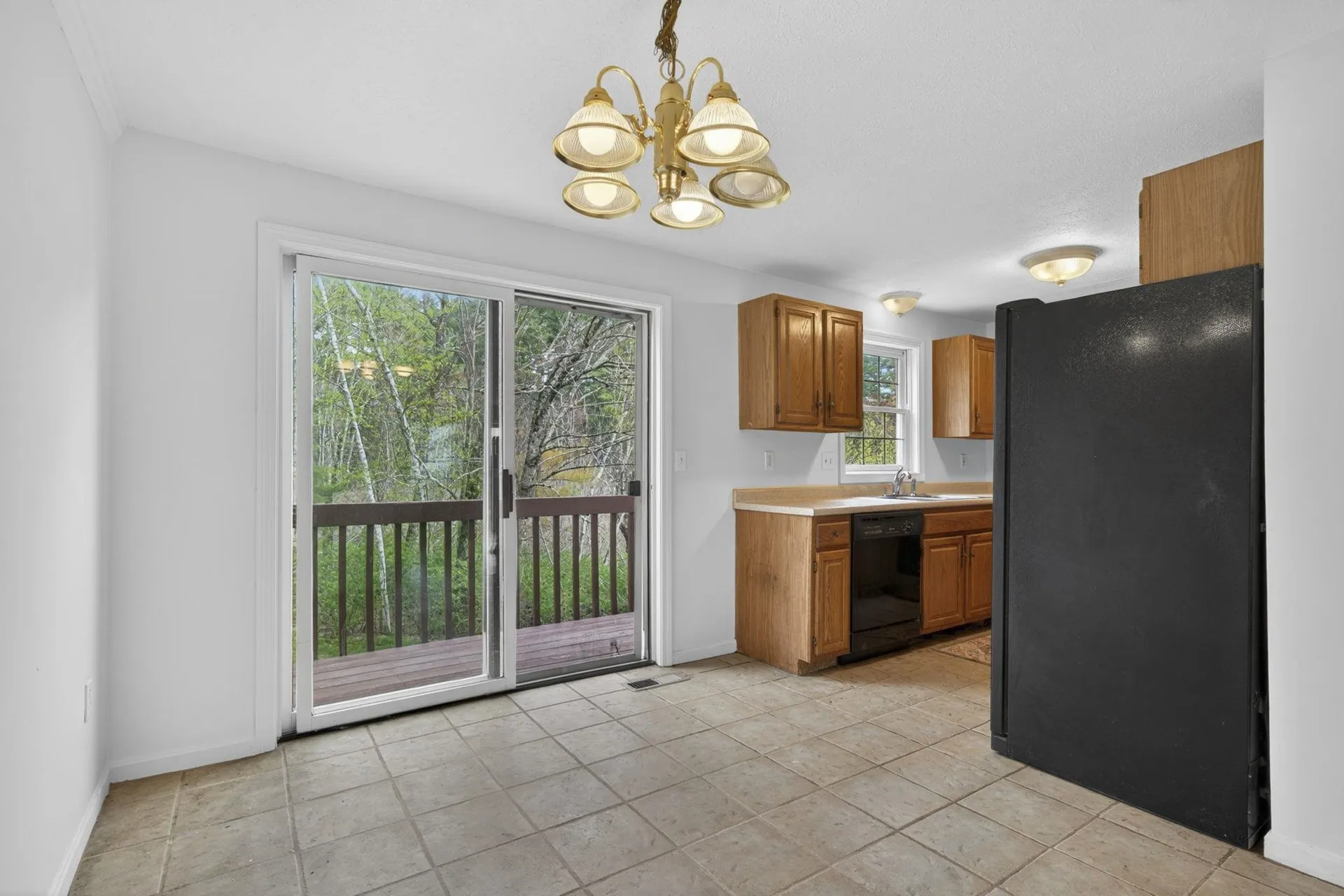 12 Wyndmere Drive Londonderry NH 03053