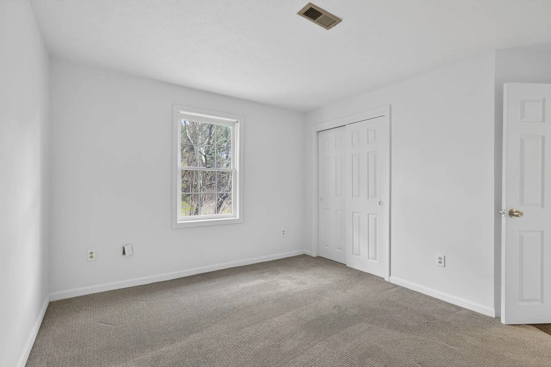 12 Wyndmere Drive Londonderry NH 03053