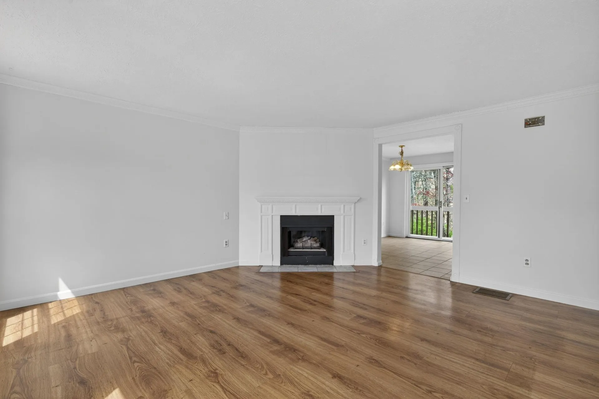 12 Wyndmere Drive Londonderry NH 03053