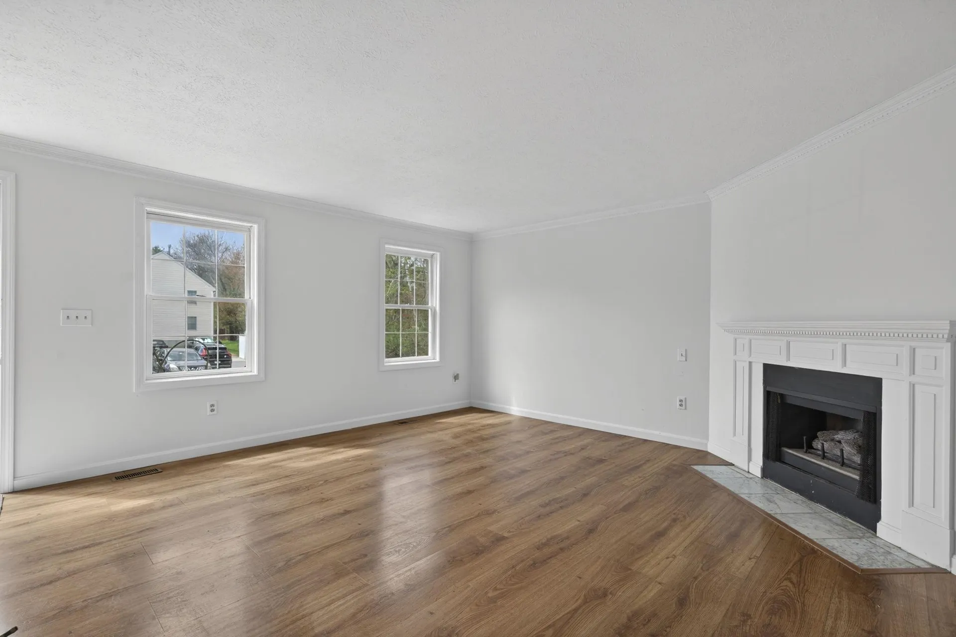 12 Wyndmere Drive Londonderry NH 03053
