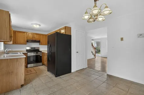 12 Wyndmere Drive Londonderry NH 03053