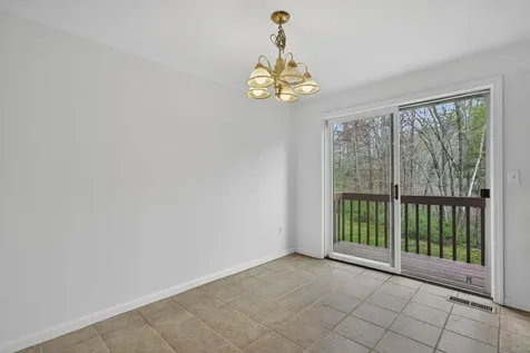 12 Wyndmere Drive Londonderry NH 03053