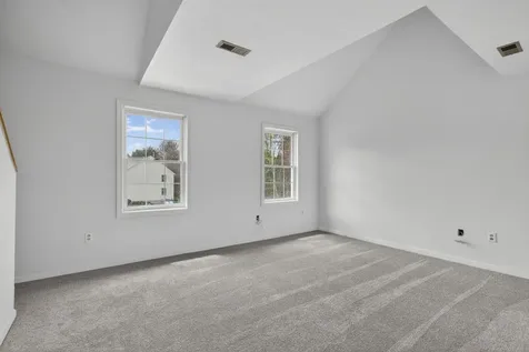12 Wyndmere Drive Londonderry NH 03053