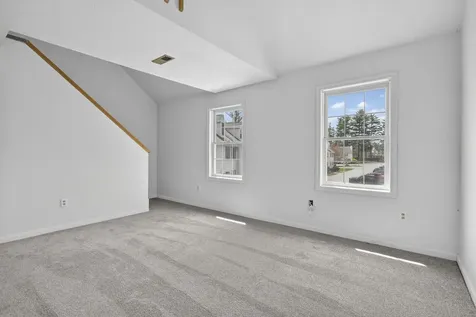 12 Wyndmere Drive Londonderry NH 03053