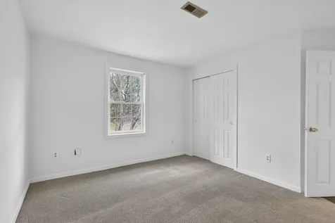 12 Wyndmere Drive Londonderry NH 03053