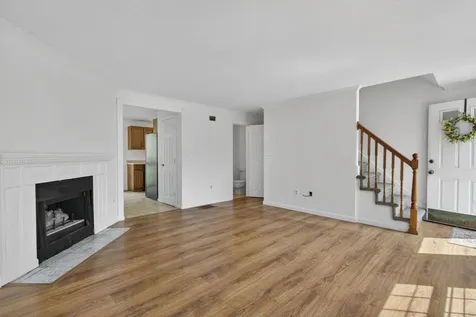12 Wyndmere Drive Londonderry NH 03053