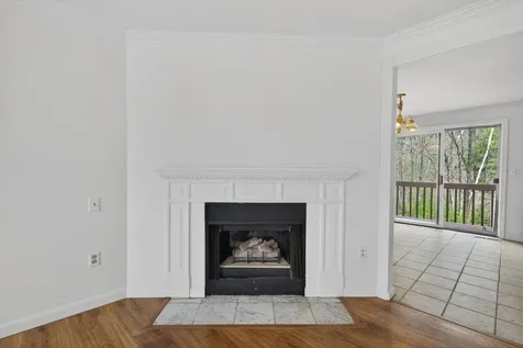 12 Wyndmere Drive Londonderry NH 03053
