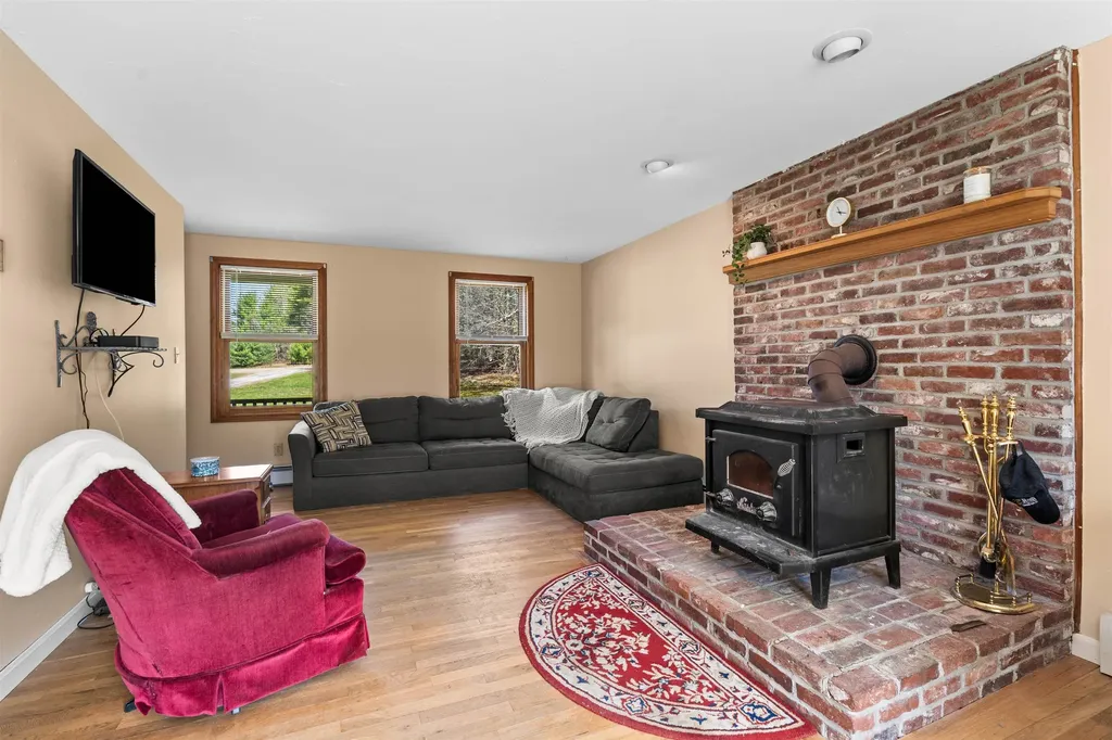 11 Jennifer Lane Weare NH 03281