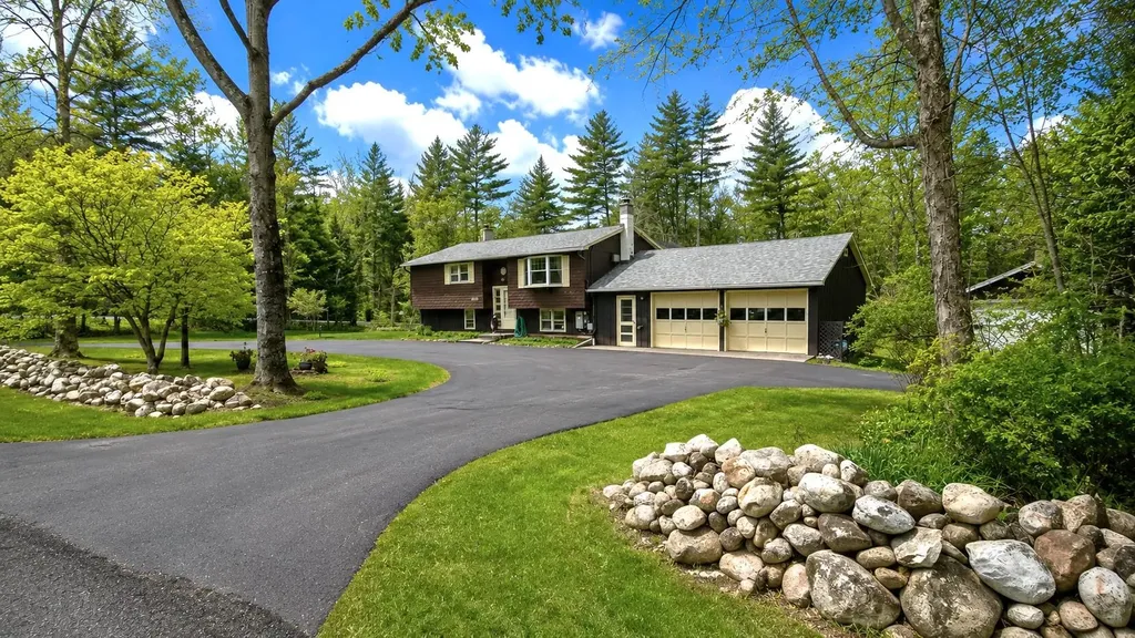 2121 North Road Sunderland VT 05250
