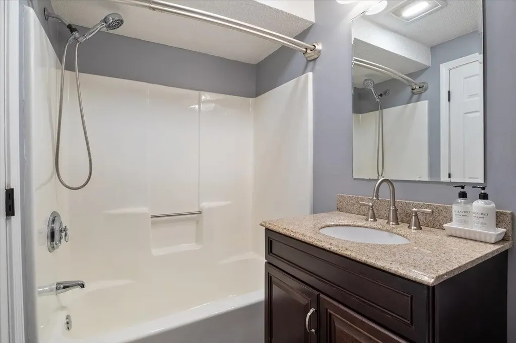 5 Aspen Lane Merrimack NH 03054