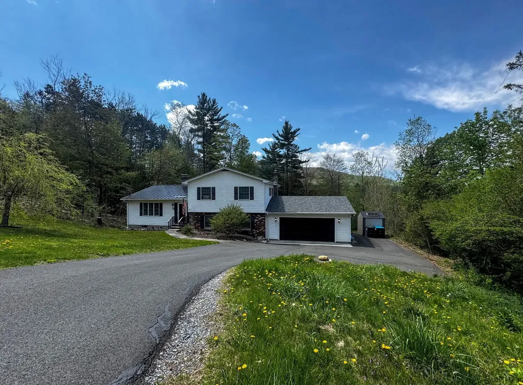 131 Pine Circle Bennington VT 05201