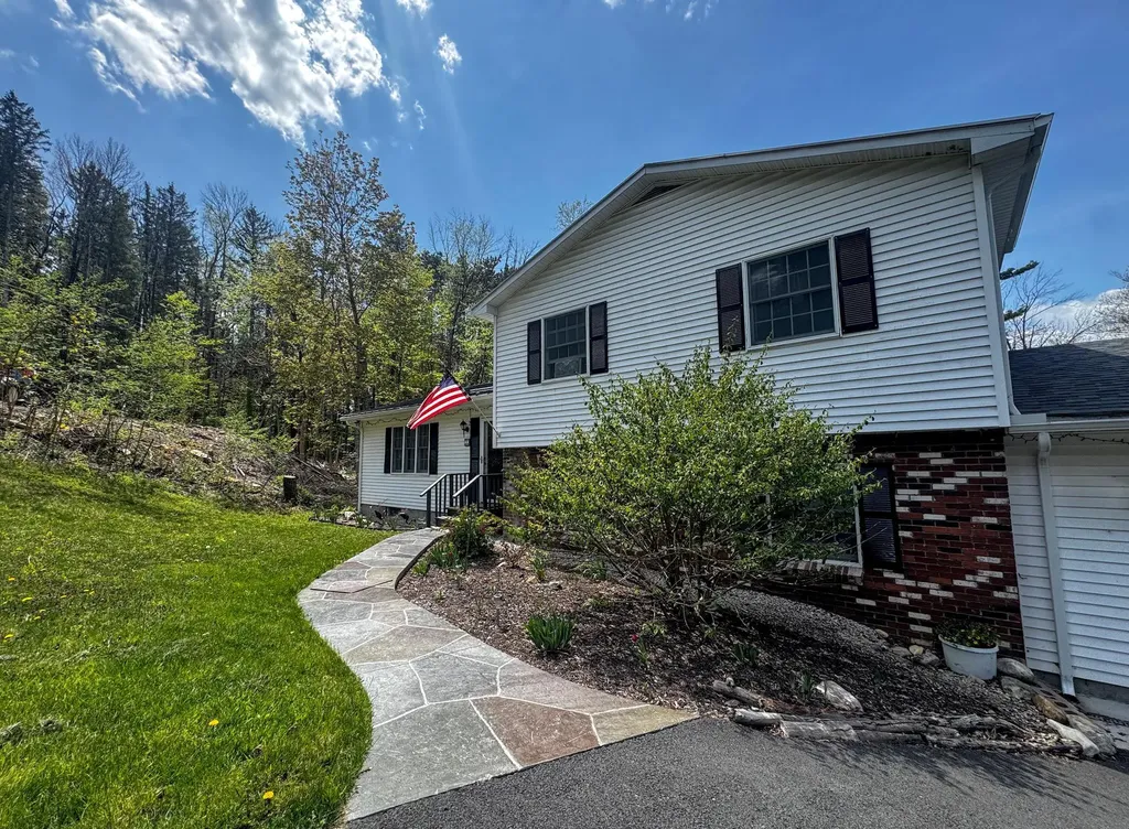 131 Pine Circle Bennington VT 05201