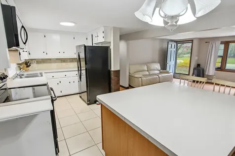 15 Lincoln Street Pelham NH 03076