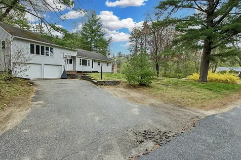 15 Lincoln Street Pelham NH 03076