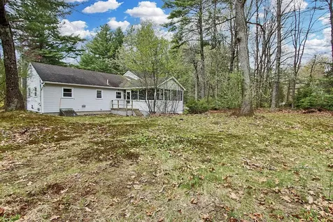 15 Lincoln Street Pelham NH 03076