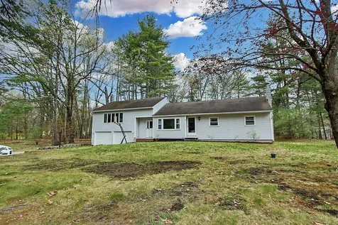 15 Lincoln Street Pelham NH 03076