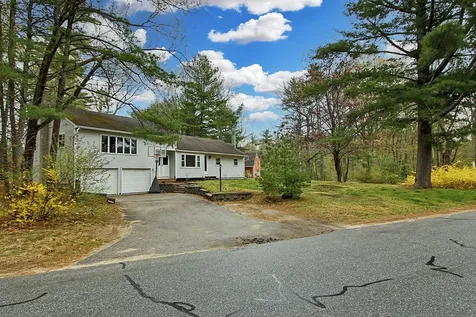 15 Lincoln Street Pelham NH 03076