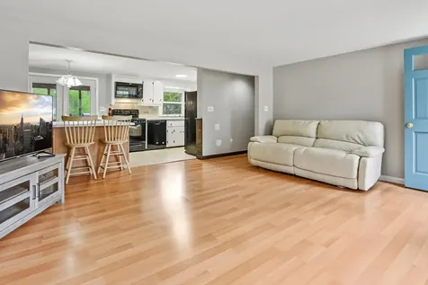 15 Lincoln Street Pelham NH 03076