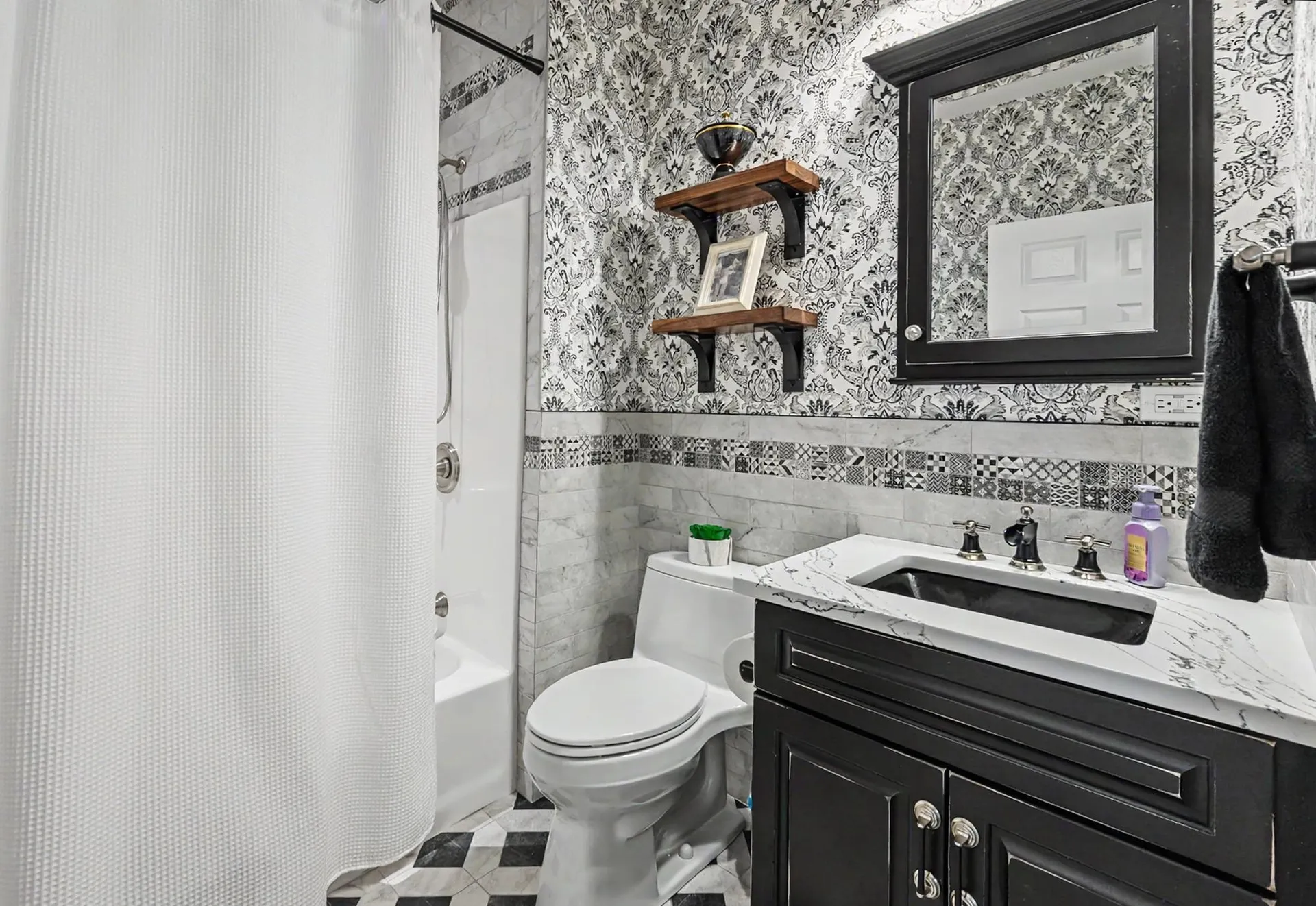 16 Nevins Drive Londonderry NH 03053