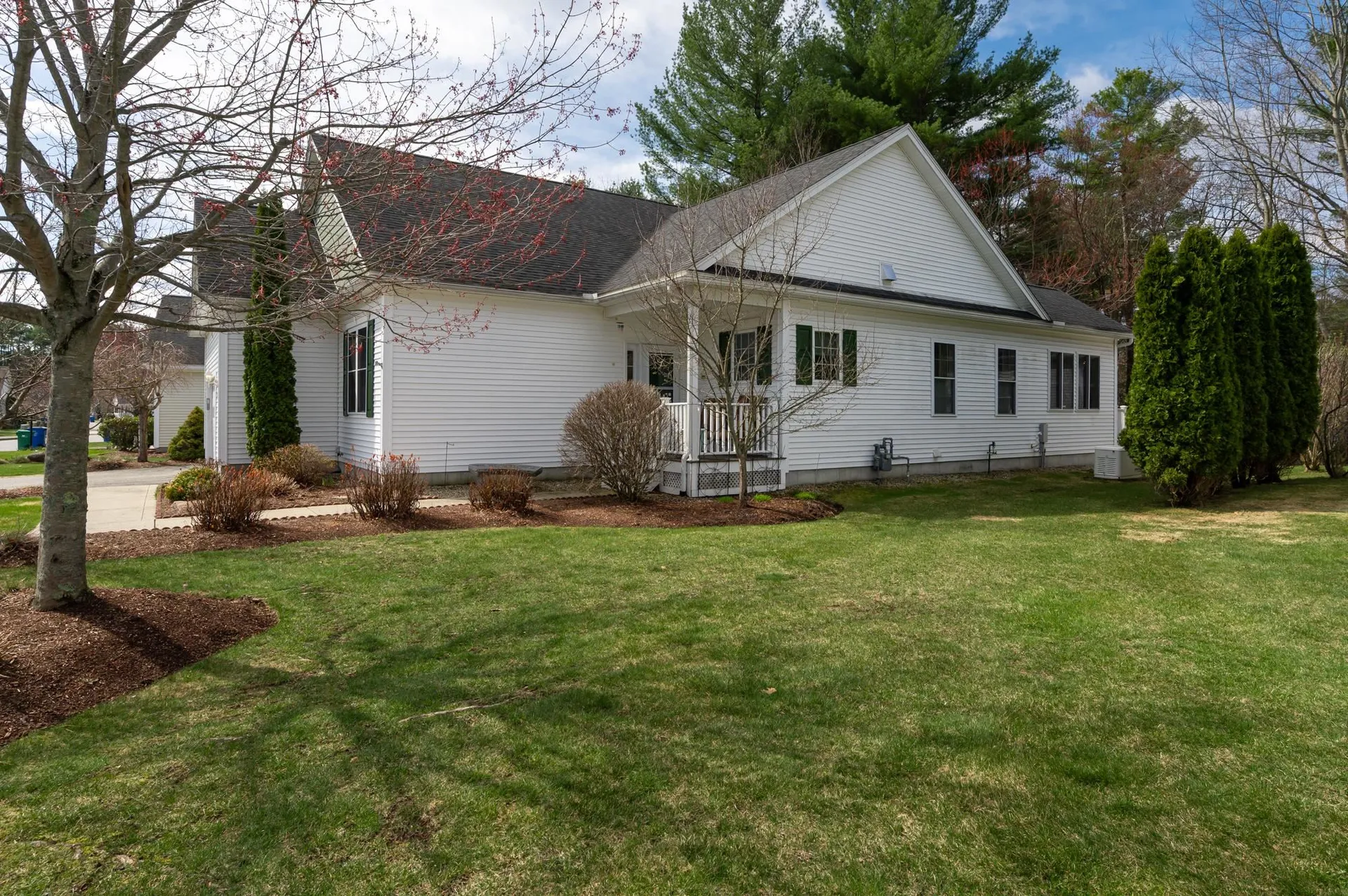 16 Nevins Drive Londonderry NH 03053