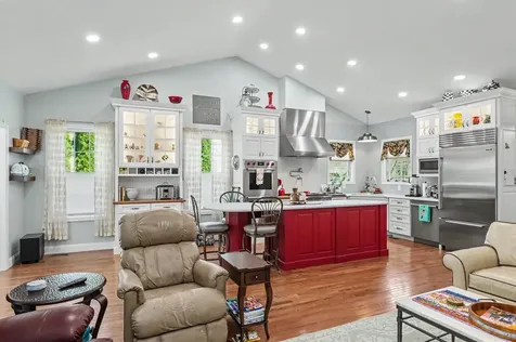 16 Nevins Drive Londonderry NH 03053