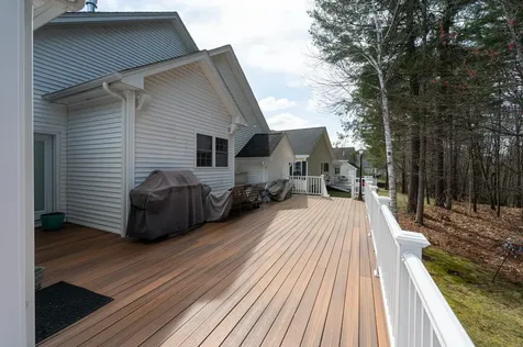 16 Nevins Drive Londonderry NH 03053