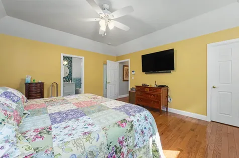 16 Nevins Drive Londonderry NH 03053