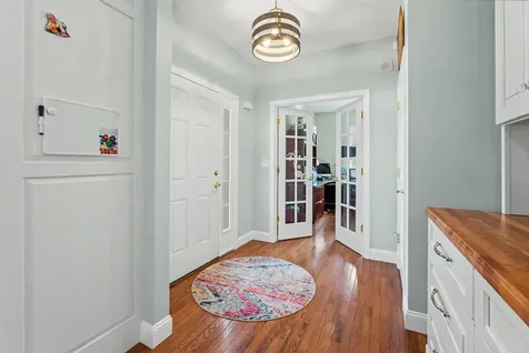 16 Nevins Drive Londonderry NH 03053