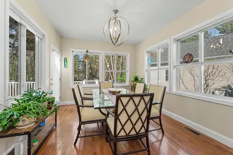 16 Nevins Drive Londonderry NH 03053