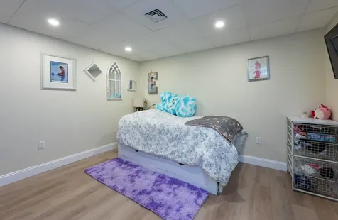 16 Nevins Drive Londonderry NH 03053
