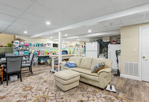 16 Nevins Drive Londonderry NH 03053
