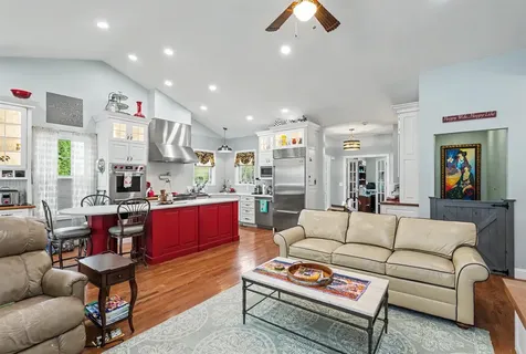 16 Nevins Drive Londonderry NH 03053