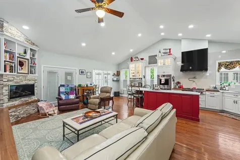 16 Nevins Drive Londonderry NH 03053