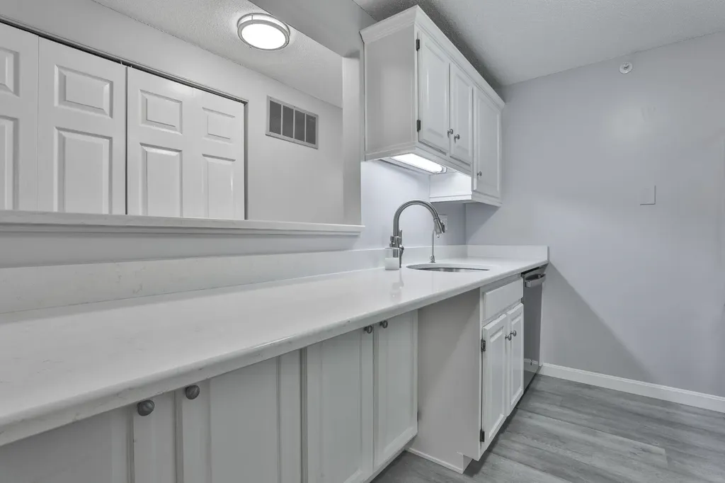 6 Mayfair Lane Nashua NH 03063
