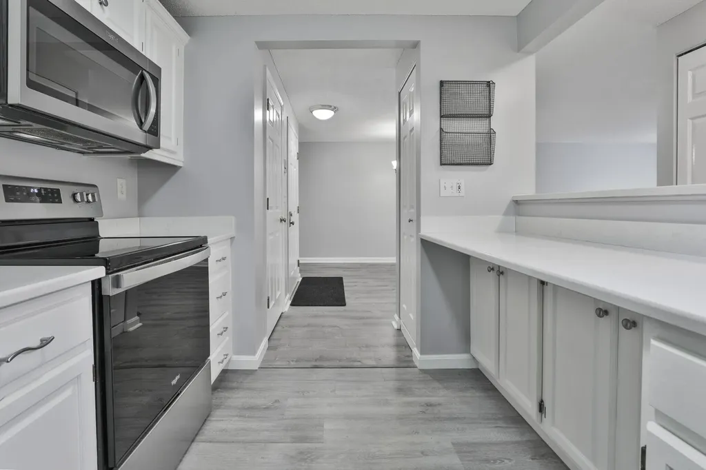 6 Mayfair Lane Nashua NH 03063