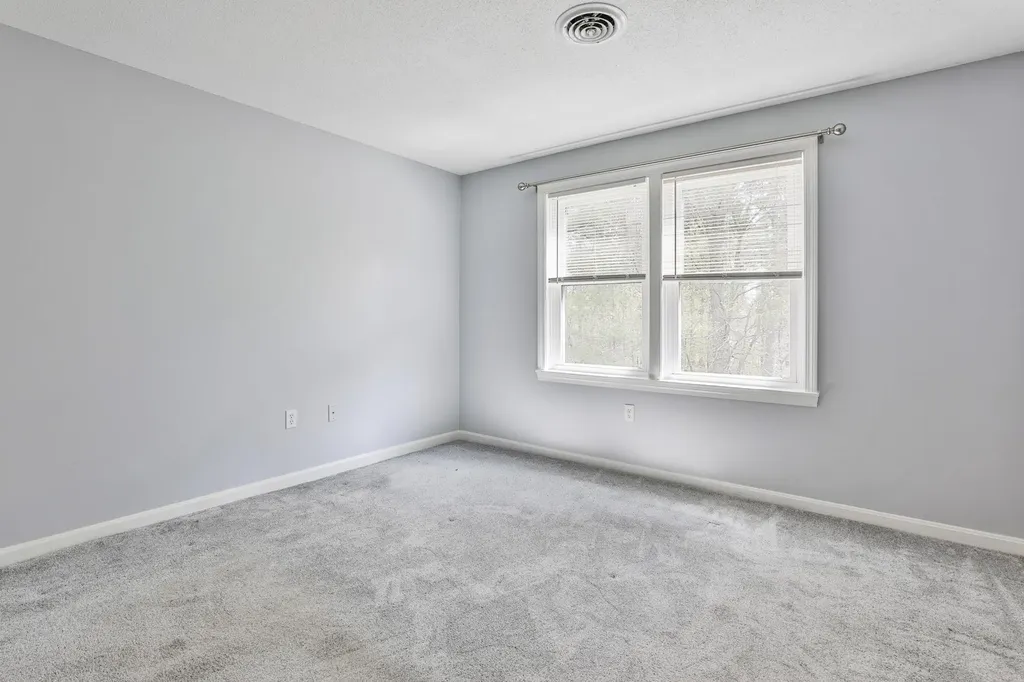 6 Mayfair Lane Nashua NH 03063