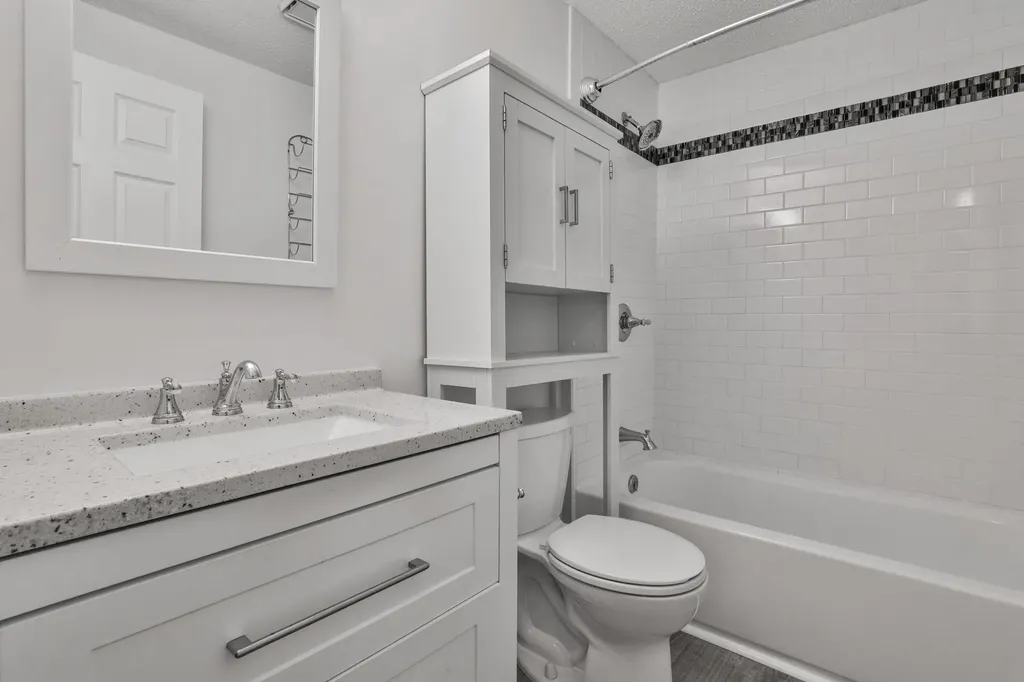 6 Mayfair Lane Nashua NH 03063