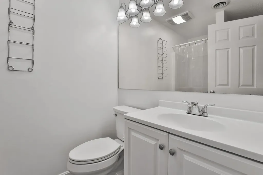 6 Mayfair Lane Nashua NH 03063